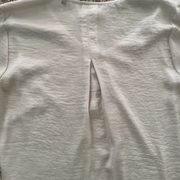Cabi Blouse Ruffled Long Sleeves V Neck Satin Size M Off White Silk Feel Top - Picture 8 of 10